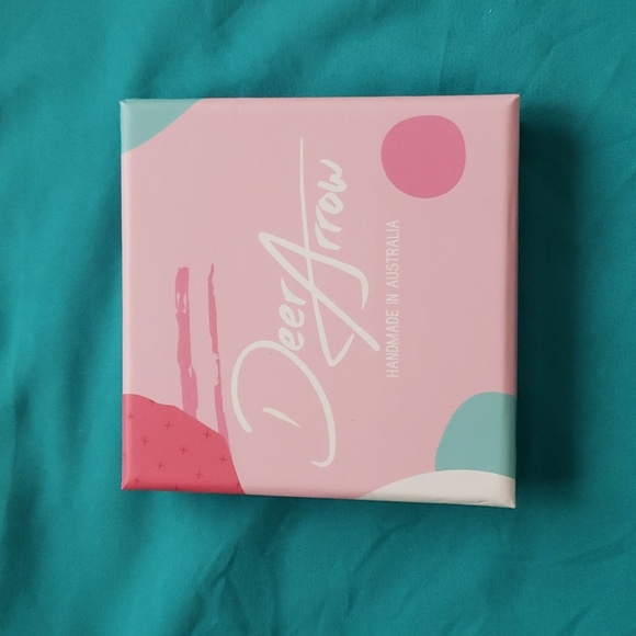 Deer Arrow Gum Nuts brooch. Australian floral. New in box. 60 made. - Picture 5 of 5